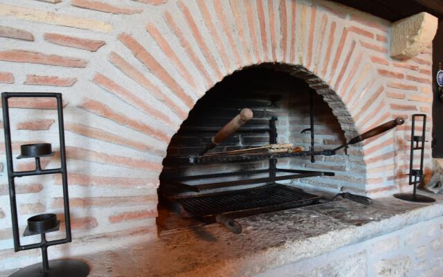 Beautiful Holiday Home with Heated Pool in Cazals France