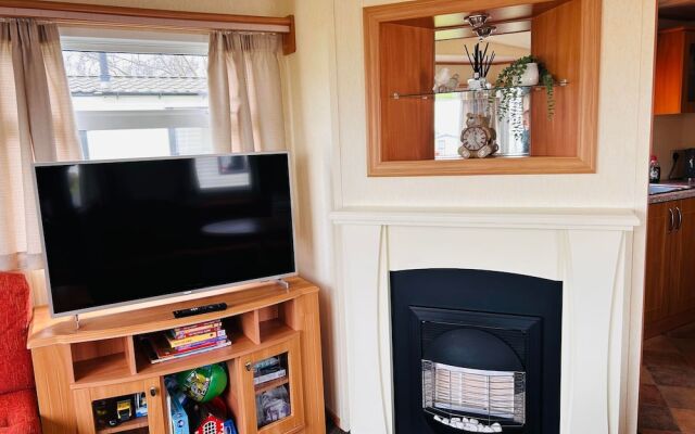 Charming Countryside Static Van With Entertainment