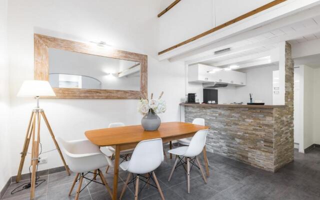 Duplex in Rue de la Préfecture Old Town 2 Bdrs