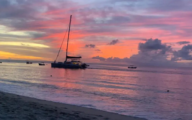The Art Studio 12 Beachfront Apartment Barbados