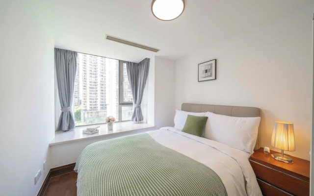 Tyms Premium 3BR 2BA Apt Walk to Metro