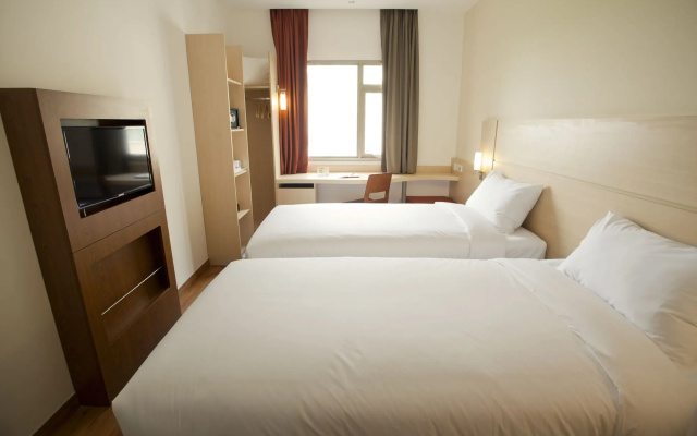 Ibis Saigon South