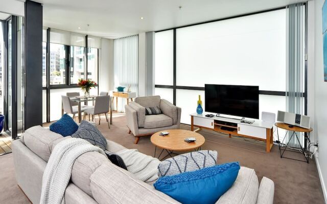 QV Central Harbour Apartment - 684