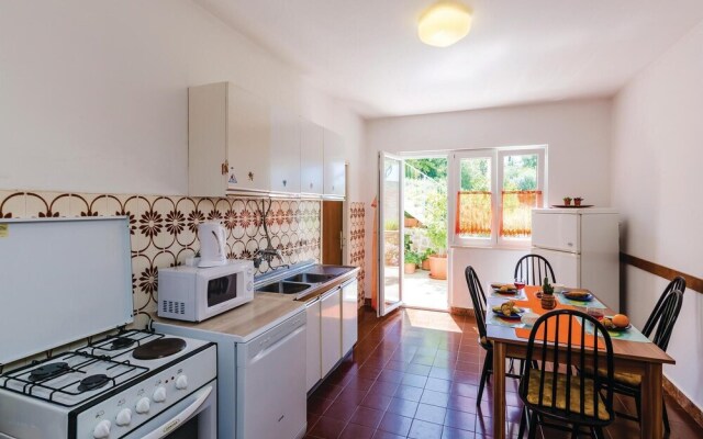 Awesome Home in Brsecine With Wifi and 3 Bedrooms