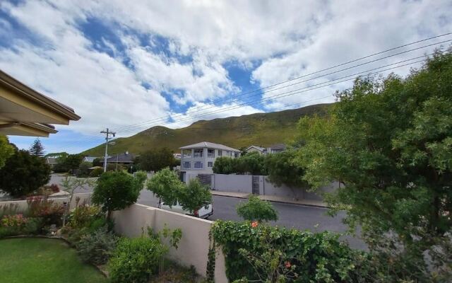 Steenbok House Self Catering Apartment