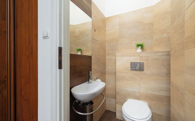 Asnyka Apartment Cracow by Renters