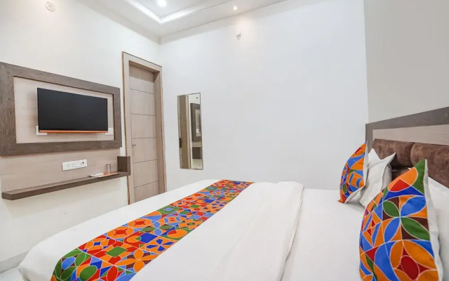 Fabhotel Shri Giriraj Ji Dham