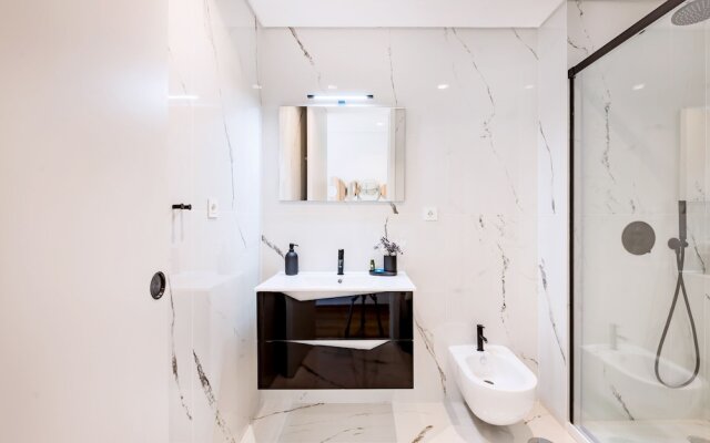 Camões Downtown with Parking