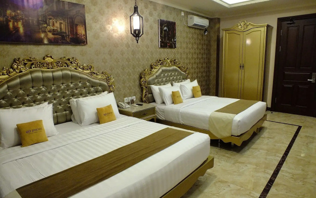 Apple Green Hotel