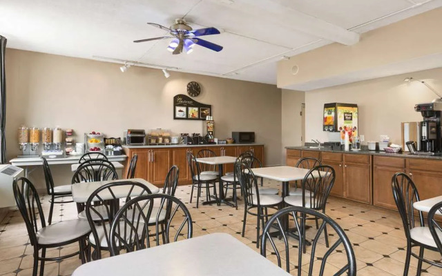 Days Inn - Ottawa West