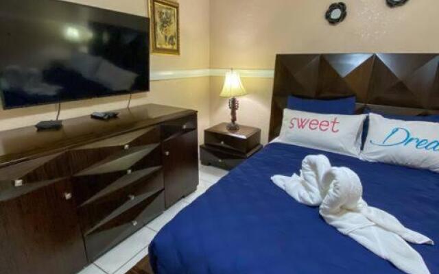 Your Cozy Spacious home with Heated Pool