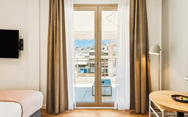 Limehome Piraeus Iris