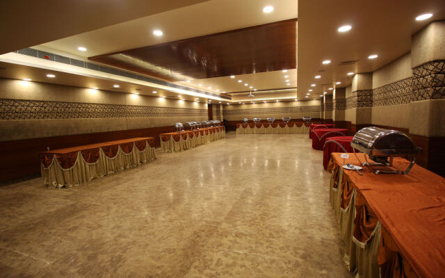 OYO Premium Jubilee Garden Jawahar Road