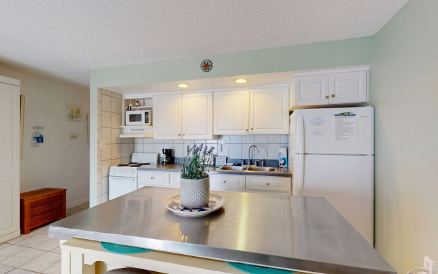 Mariners Cove 302