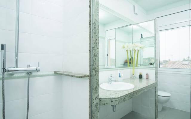 Modern Villa in les Corts With Pool