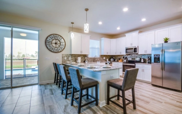 6 Bedroom 5 Bathroom