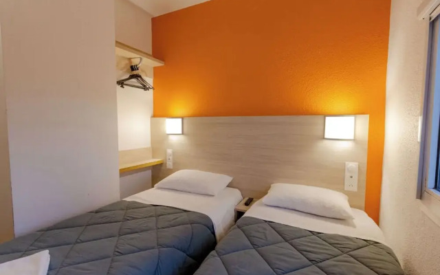 F1 Plaisir Hotel