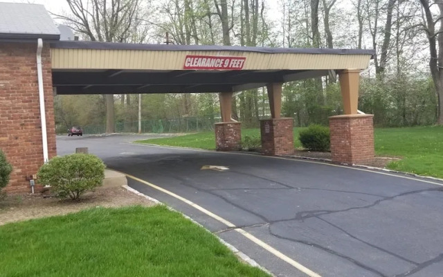 Tomac Motor Inn
