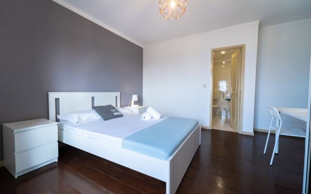 House and People - Feliciano Ramos 2