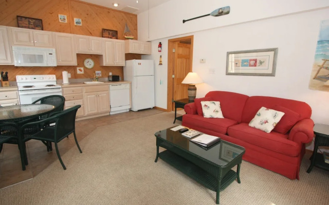 Courtyard Villas on Silver Lake Harbor