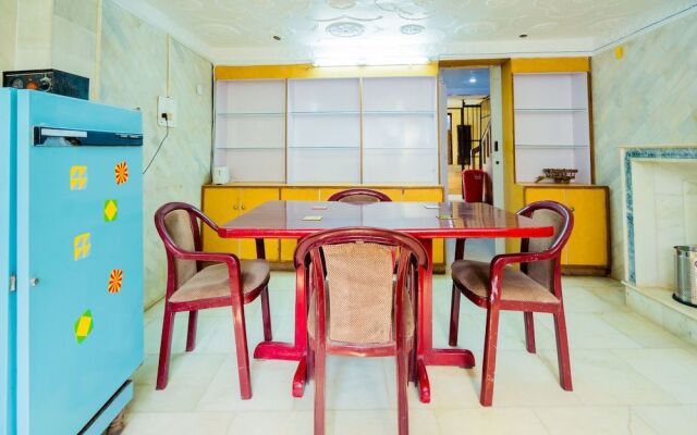 OYO 13693 Home Royal Wood 3BHK Mall Road