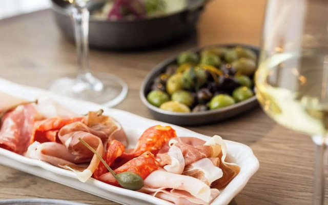 Radisson RED Hotel & Radisson RED Apartments, Kraków