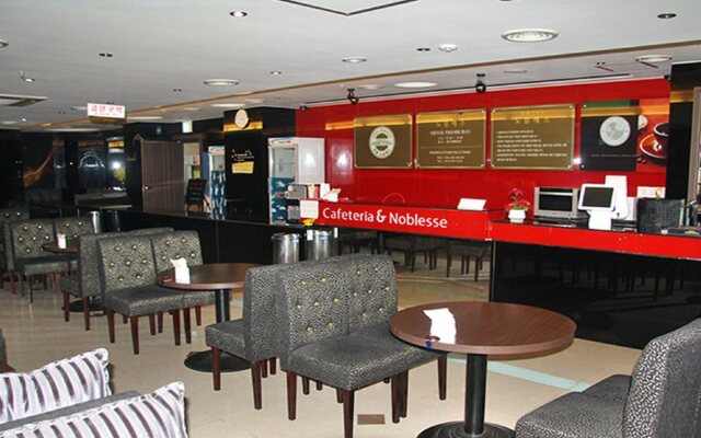 Noblesse Hotel