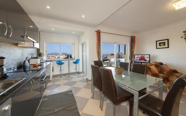 B17 - The Stunning Seaview Apartment