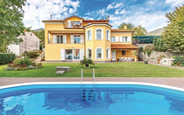 Stunning Home in Icici With Wifi and 2 Bedrooms
