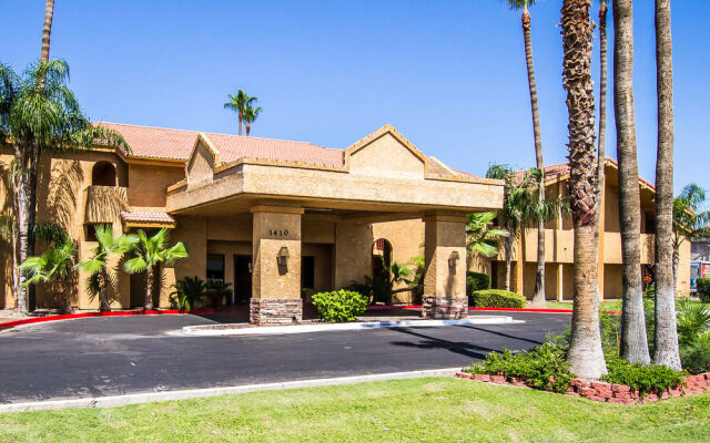 QUALITY INN &amp; SUITES MESA