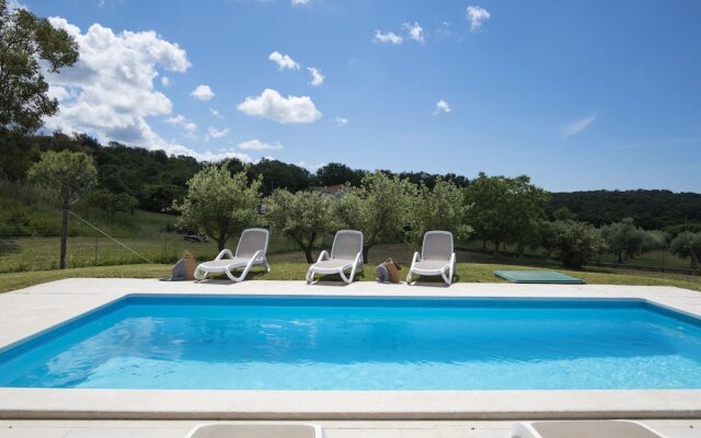 Villa in Sorici With Private Pool