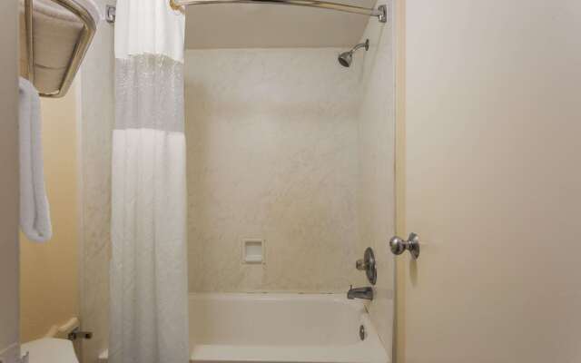 Travelodge by Wyndham Suites Virginia Beach Oceanfront