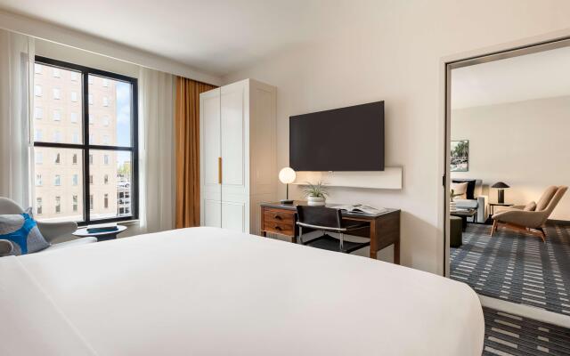 106 Jefferson Huntsville, Curio Collection by Hilton