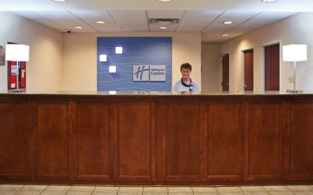 Holiday Inn Express Hotel & Suites CIRCLEVILLE