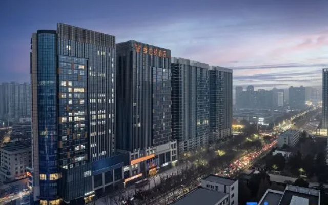 Vienna Hotel (Luoyang Jiudou Road Wanda) – Outside – Luoyang