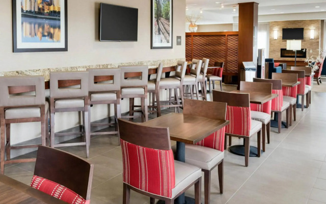 Comfort Inn & Suites West - Medical Center