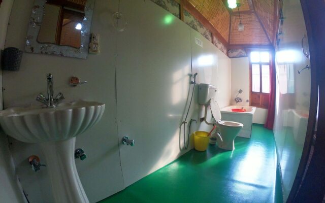 Goona palace houseboats