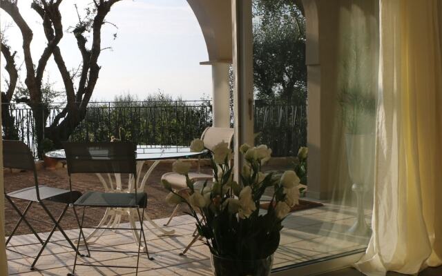 Appartement Dans Villa rez de Jardin vue mer