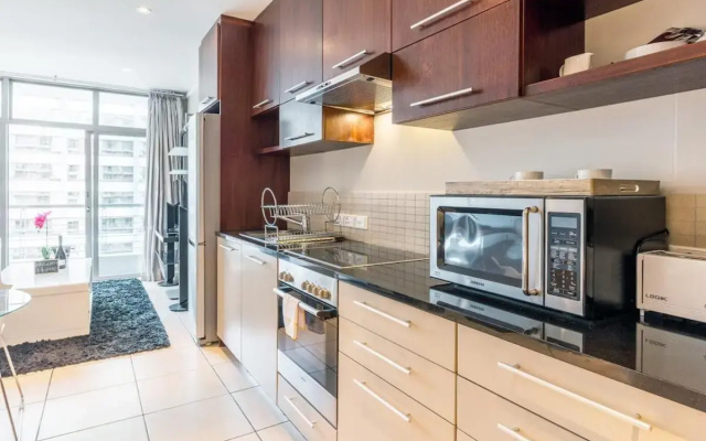 Studio close to CTICC w Fast WIFI & Secure Parking