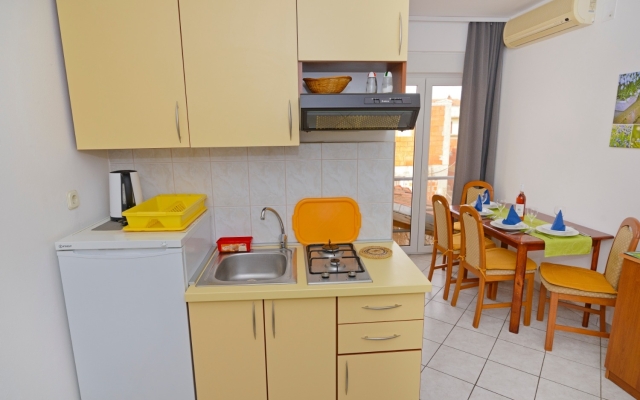 Apartment Zora - garden terrace and grill A4 Pirovac, Riviera Sibenik