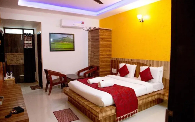 M K Arcade Hotel