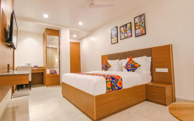 Saltstayz Select – Unitech Cyber Park