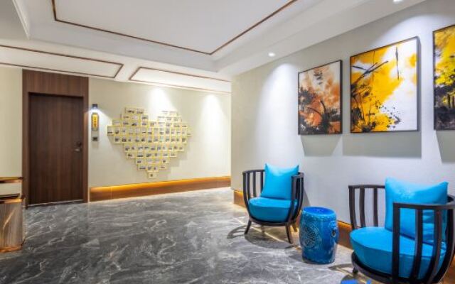 Xihan Hotel (Jianshui Ancient City Small Train Store)