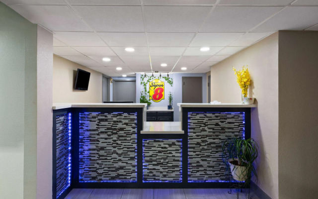 Super 8 by Wyndham Buffalo