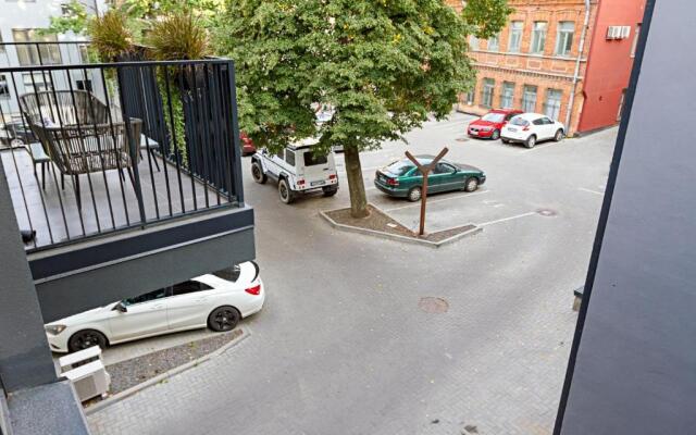 Majestic 1BD Old Town Apartment by Hostlovers