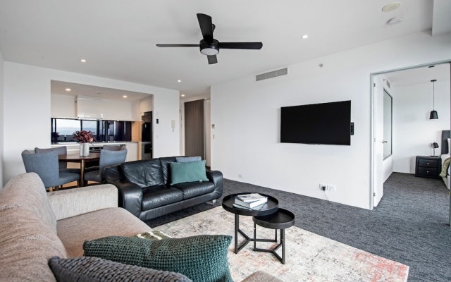 Converted 2 Bedroom Apartments (No Parking) - Circle on Cavill - Wow Stay