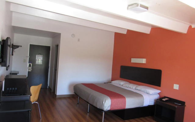 Motel 6 Cartersville - White GA