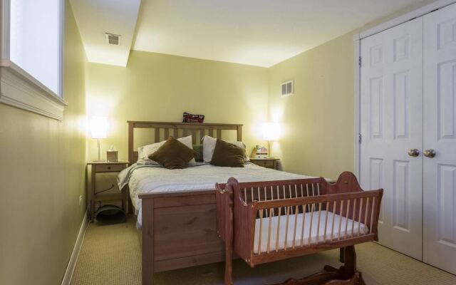 Spacious Split-level Apartment - Great for Groups