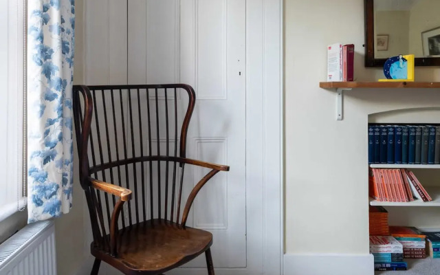 Cosy and Beautiful 2BR Flat Near Battersea Fits 4