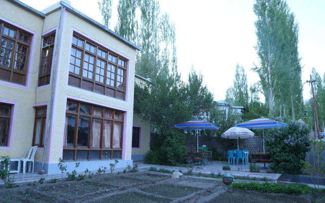 OYO 14558 Magsoom Guest House